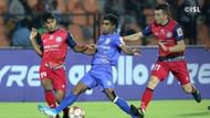 Youngster Sandip Mandi(Jamshedpur FC No. 19) had a difficult time.